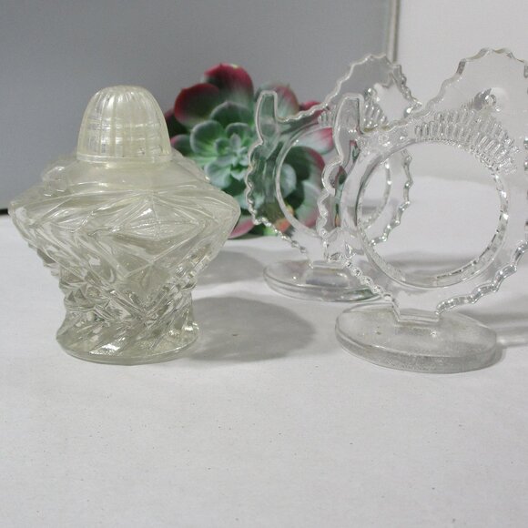 Vintage Glass S & P Shakers Salt Pepper and 2 Glass Chicken Napkin Holder Rings - Picture 9 of 10